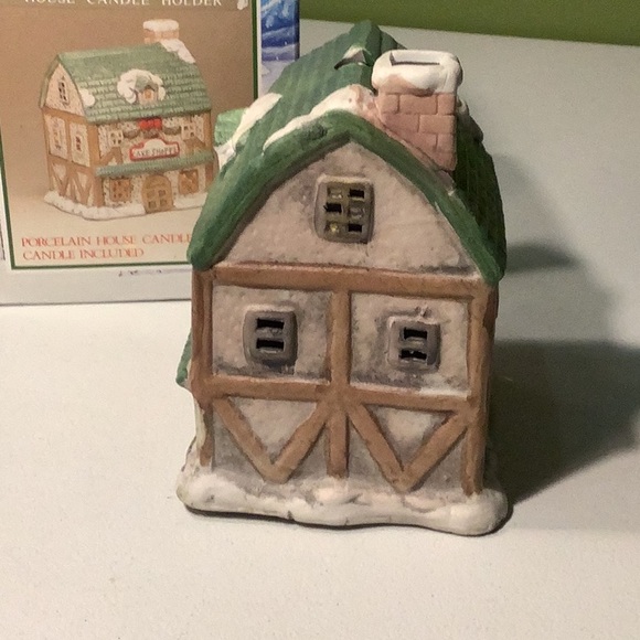 Ceramic Snow Cake Shoppe candle holder - Picture 4 of 5